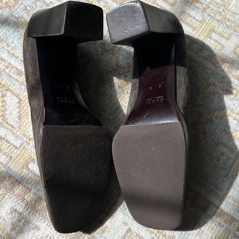 Gucci Dark Brown Suede Block Heel Pumps with Gold Accent - Picture 5 of 8